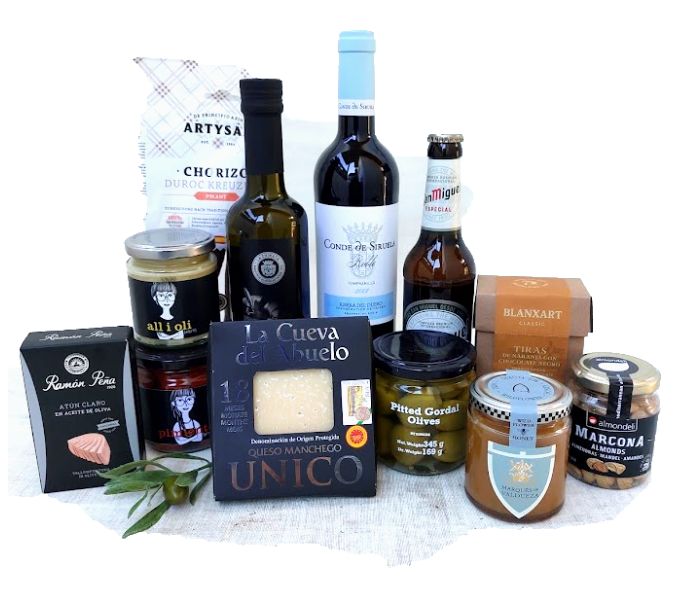 Spanischer Geschenkkorb mit Rotwein, Wurst und Käse